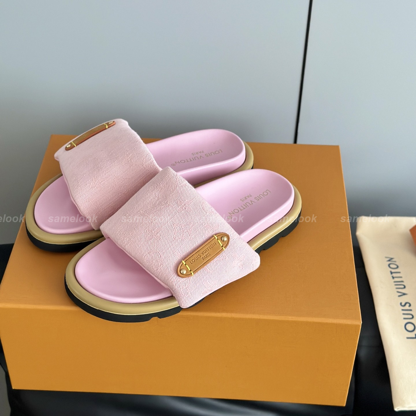 루이비통 풀 필로우 플랫 컴포트 뮬